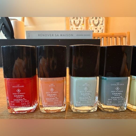 CHANEL Le Vernis Nail Polish Collection - Diverse Hues - Picture 7 of 7